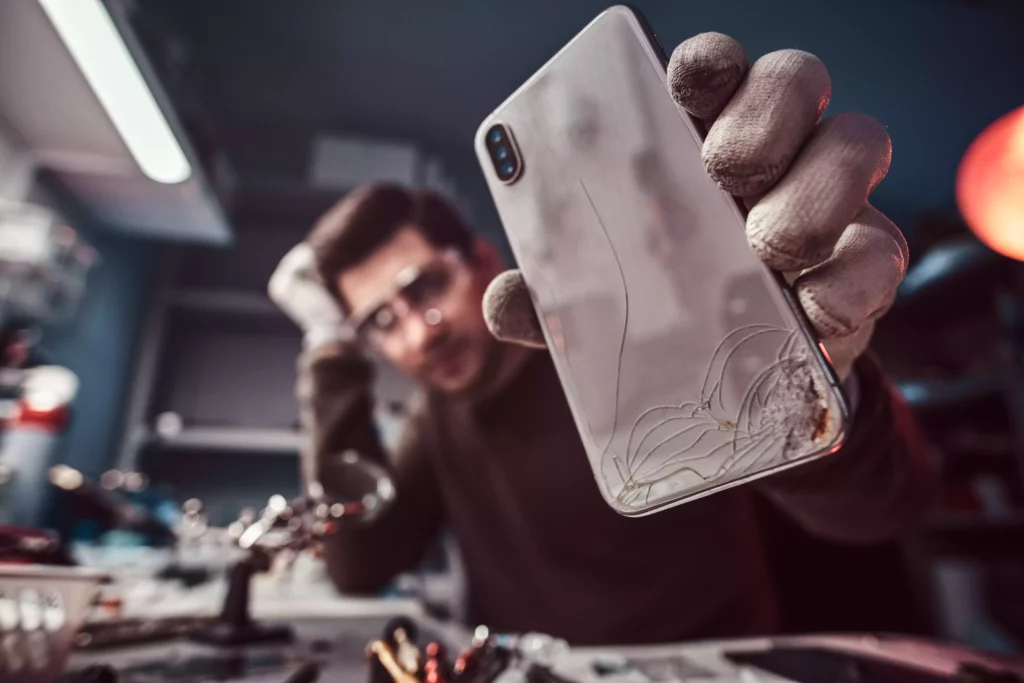 Téléphone cassé - iTakecare, leasing informatique professionnel